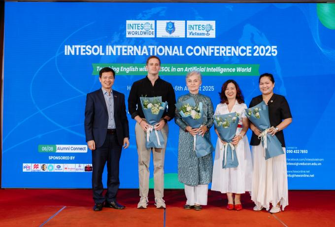 EDC ĐỒNG TỔ CHỨC INTESOL